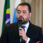Cláudio Castro sanciona lei que cria regras mais rígidas para a saída temporária de presos Cláudio Castro sanciona lei que cria regras mais rígidas para a saída temporária de presos
