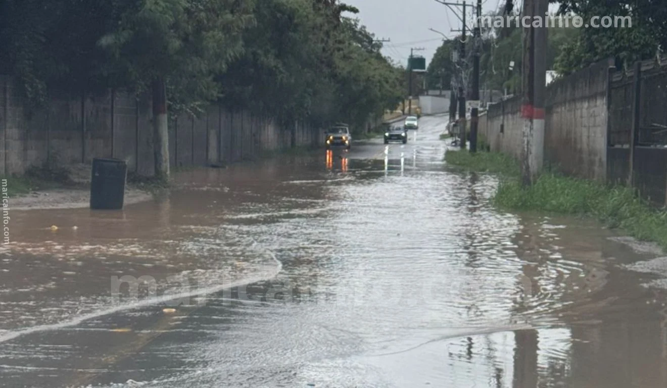 Alagamentos na entrada da Estrada Henfil em Maricá geram cobranças por obras de drenagem