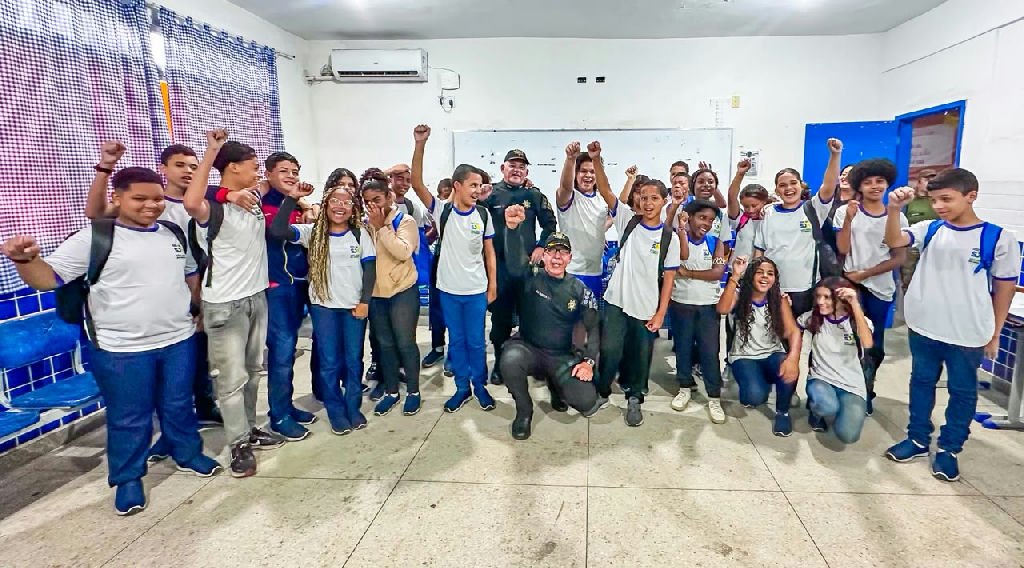 Alunos da rede municipal de Meriti recebem orientações de trânsito da Guarda local