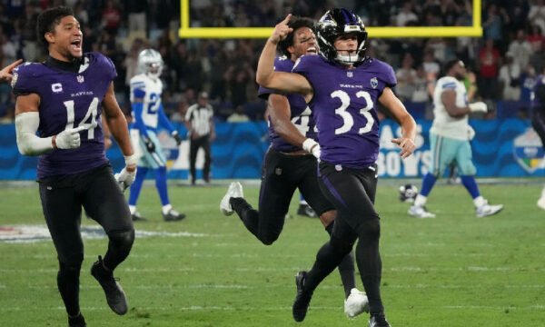Baltimore Ravens vencem Dallas Cowboys no Maracanã com chute decisivo