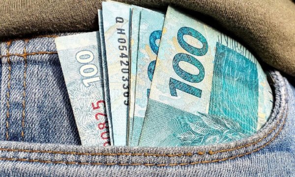 Contas do governo fecham agosto com rombo de R$ 13,6 bilhões acima do esperado pelo mercado