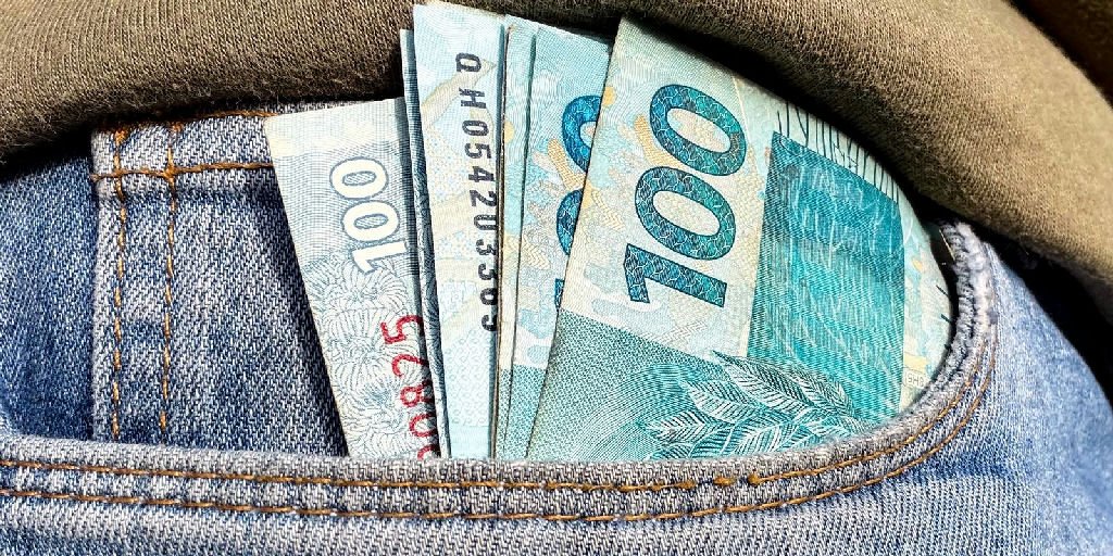 Contas do governo fecham agosto com rombo de R$ 13,6 bilhões acima do esperado pelo mercado