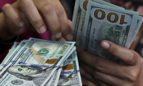 Dólar atinge R$ 5,22 e alcança maior patamar desde março em dia de instabilidade