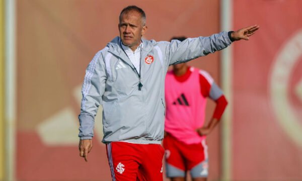 Eduardo Baptista assume o comando do Internacional para evitar o rebaixamento