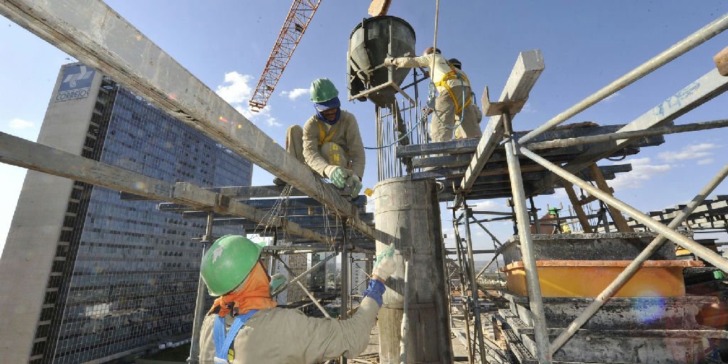 Emprego formal no Brasil cresce em agosto com abertura de 165 mil novas vagas