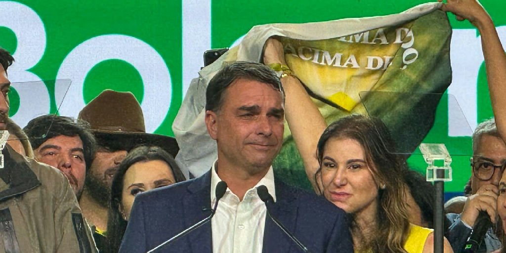 Flávio Bolsonaro utilizou jato ligado a Daniel Vorcaro em viagem internacional