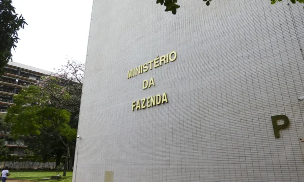 Governo federal revisa para baixo estimativas de crescimento do PIB para 2026 e 2027