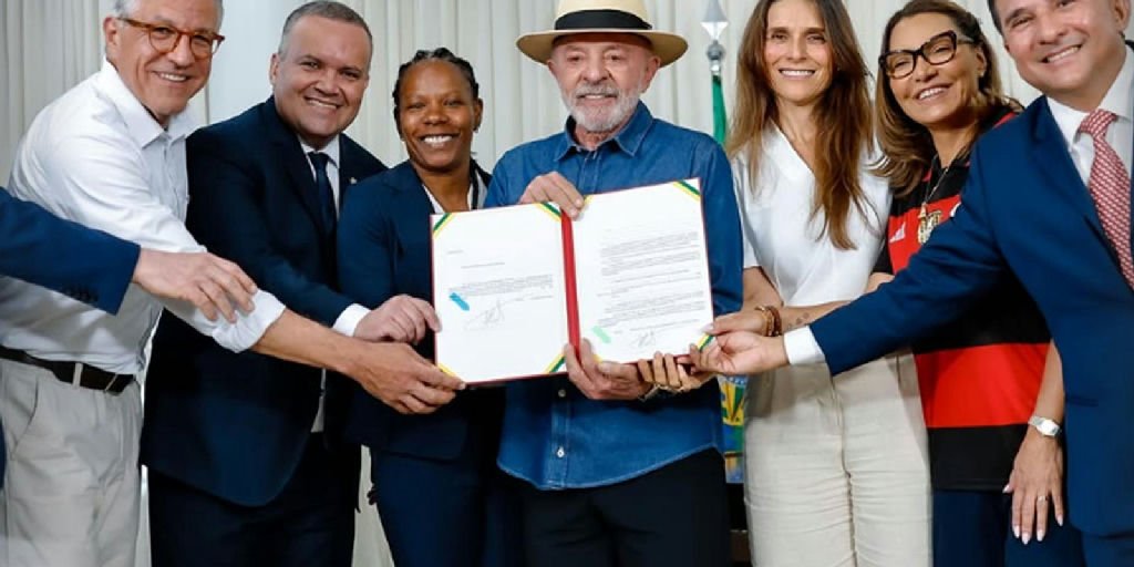 Lula promulga lei que estabelece novas diretrizes para o futebol feminino e regras para clubes
