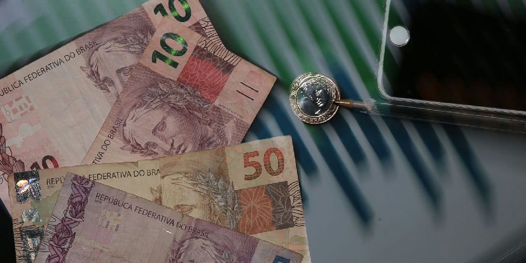 Selic cai para 13,75% com foco do Banco Central na desaceleração econômica