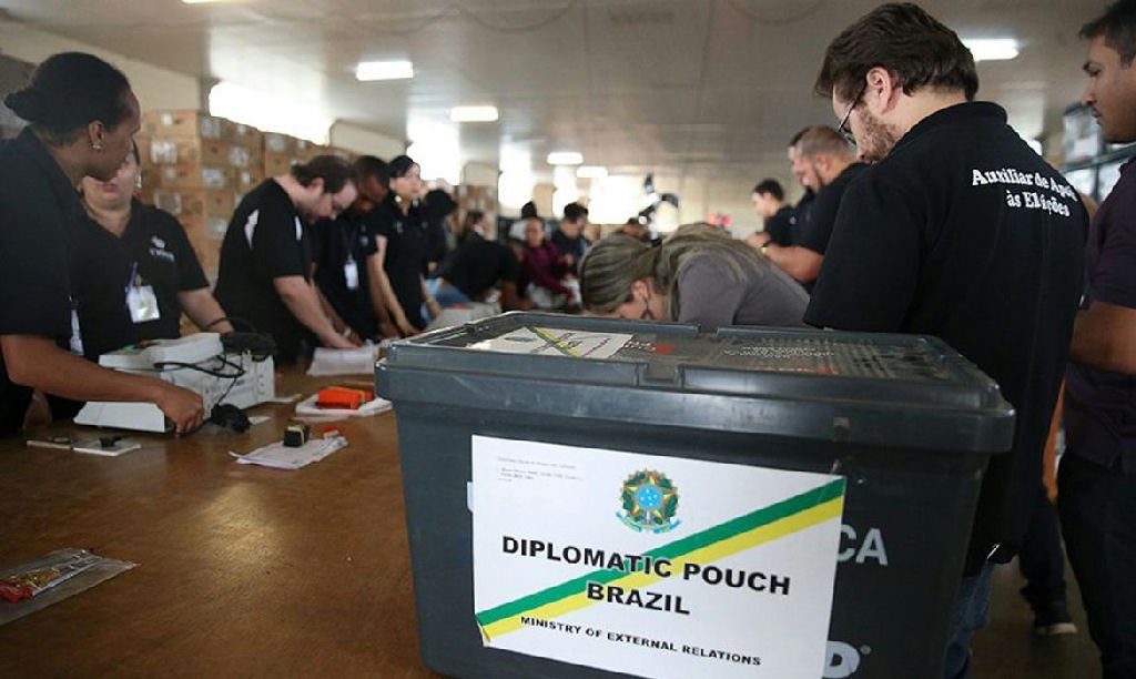 TSE confirma que 918 mil brasileiros fora do país estão aptos a votar em 2026
