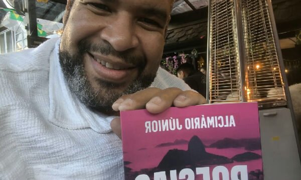 Alcimário Júnior, escritor de Nova Iguaçu, disputa cadeira de Zuenir Ventura na ABL em novembro