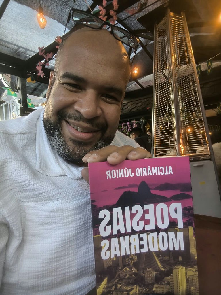 Alcimário Júnior, escritor de Nova Iguaçu, disputa cadeira de Zuenir Ventura na ABL em novembro