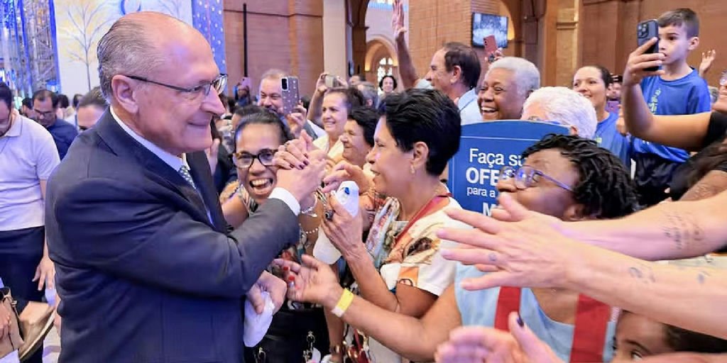 Alckmin cobra imparcialidade da Justiça Eleitoral em ato de campanha em Aparecida