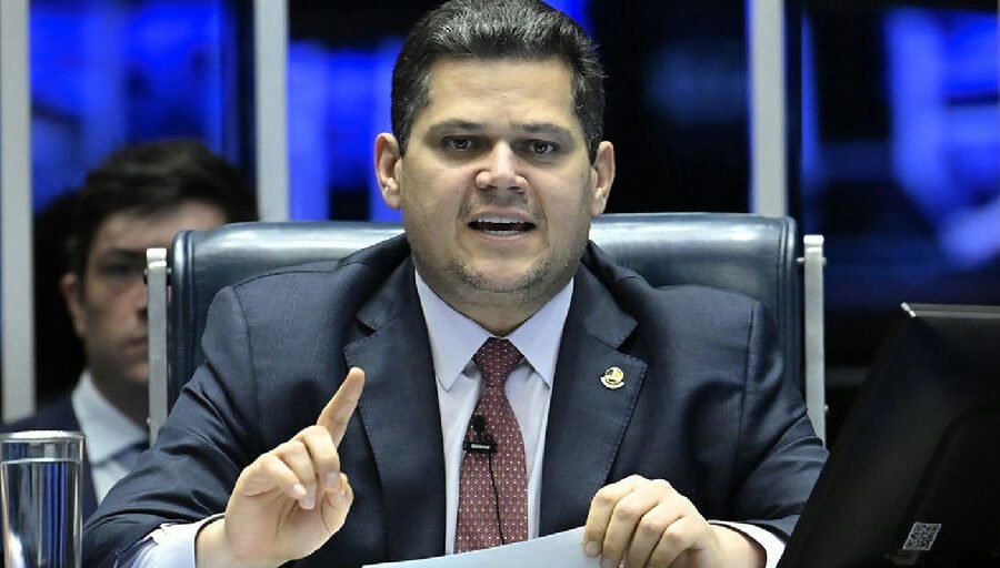 Alcolumbre define cronograma para votação do fim da escala 6x1 no Senado