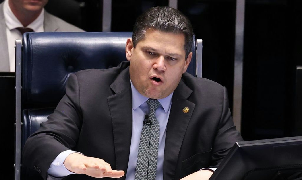 Alcolumbre promulga fim da escala 6x1 e novas regras para agentes de saúde nesta sexta