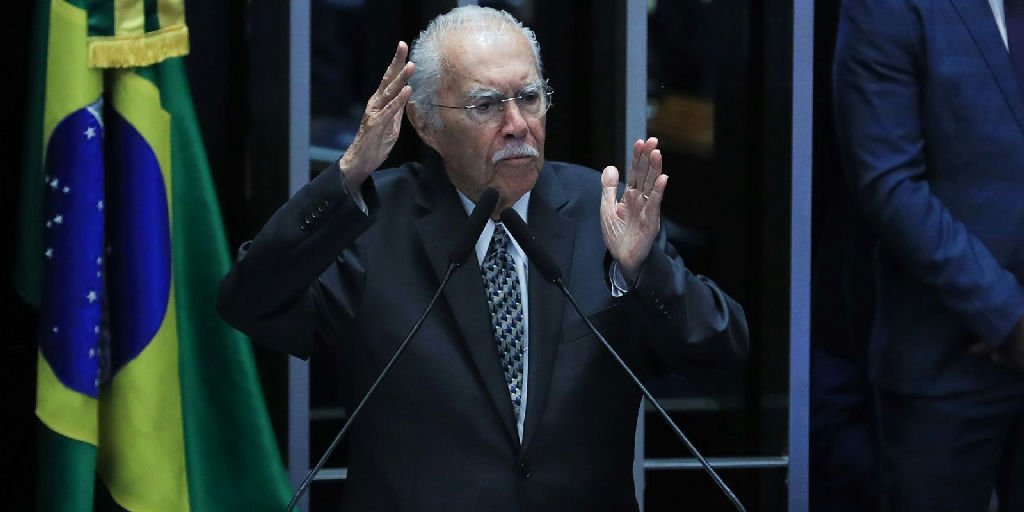 Aos 96 anos, ex-presidente José Sarney segue estável na UTI em São Luís após cirurgia abdominal
