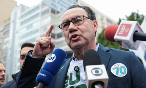 Augusto Cury anuncia neutralidade e planeja saída da vida política após o primeiro turno