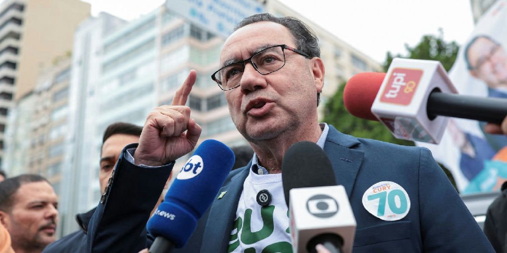 Augusto Cury anuncia neutralidade e planeja saída da vida política após o primeiro turno