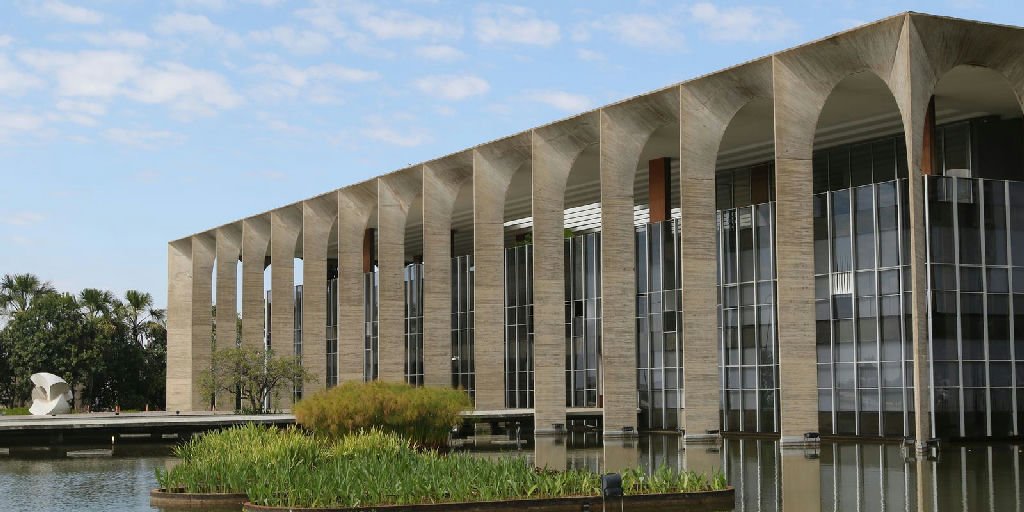 Brasileiras buscam auxílio consular na Polônia após ameaça de deputado europeu