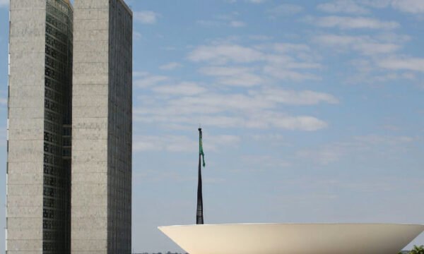 Câmara aprova reajuste do teto de receita do MEI e perdão de dívidas