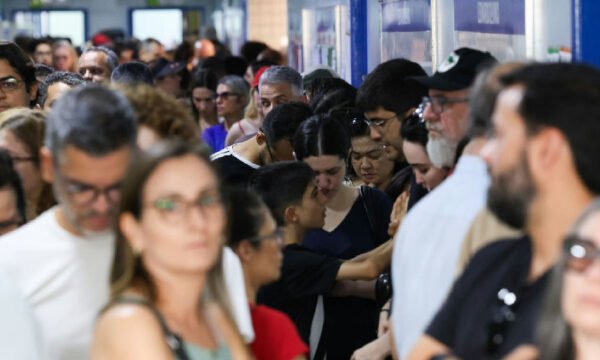 Câmara dos Deputados registra renovação de 35% e recorde de bancada feminina