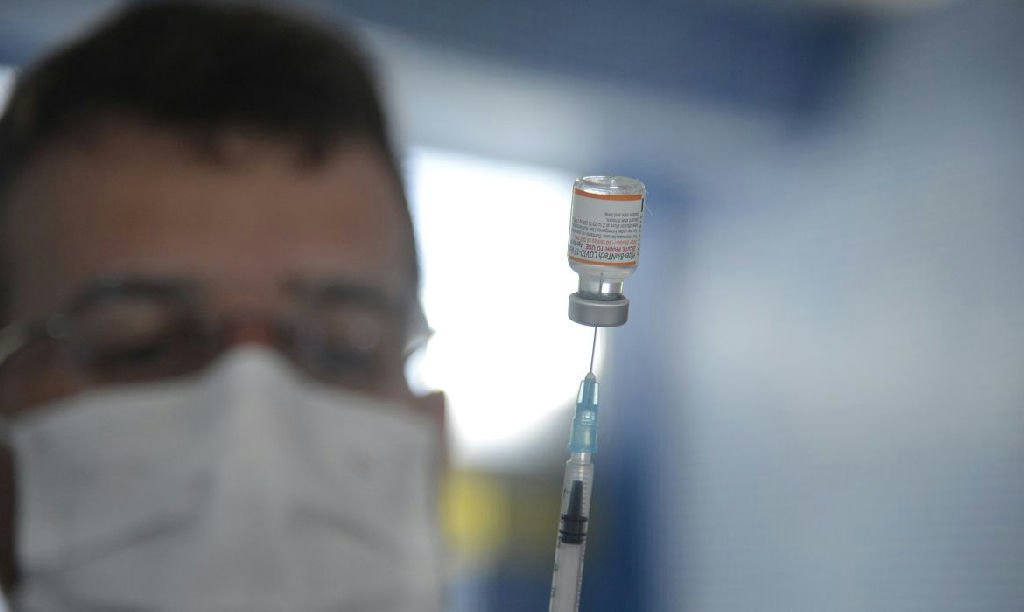 Desinformação em saúde domina redes com nove em cada dez posts virais falsos segundo Lupa