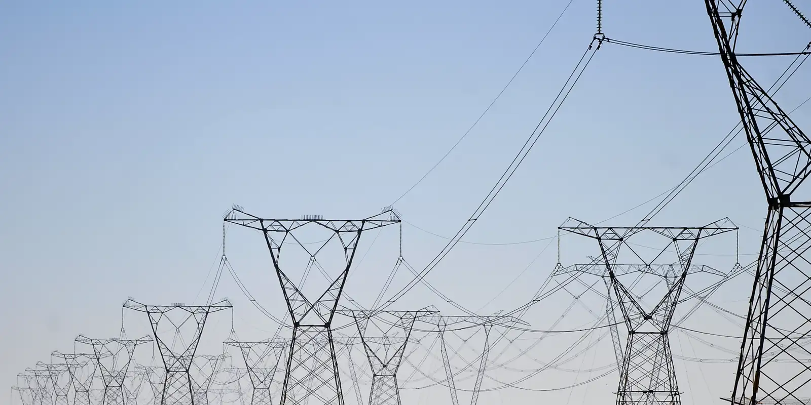 Distribuidoras reforçam rede elétrica para garantir estabilidade nas eleições