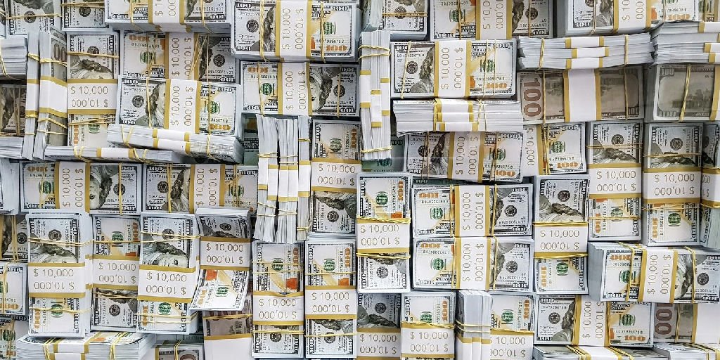Dólar sobe para R$ 5,22 em pregão marcado por tensões globais e alta do petróleo
