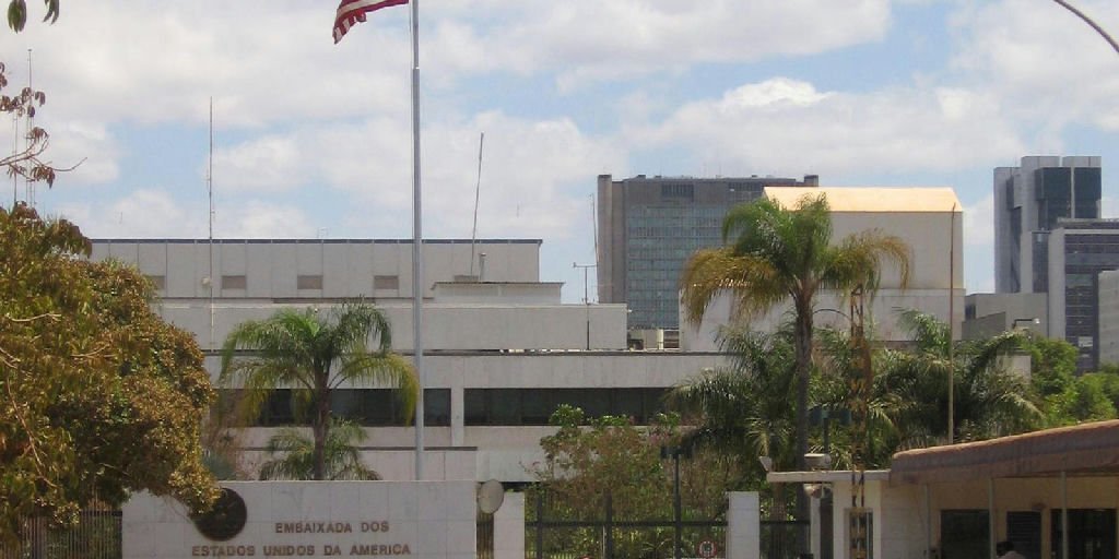 Embaixadas dos Estados Unidos e Austrália suspendem serviços no Brasil por segurança