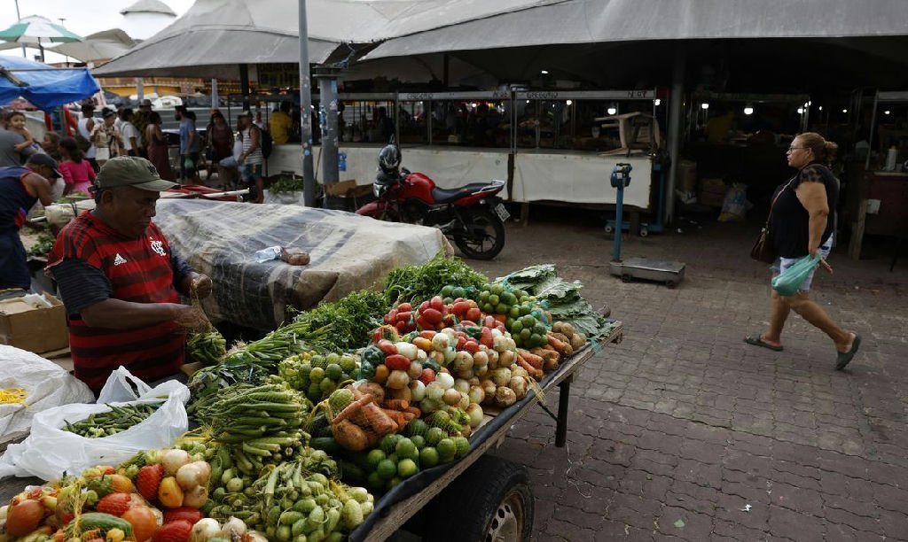 Estagnação de auxílios sociais ameaça economia de municípios brasileiros