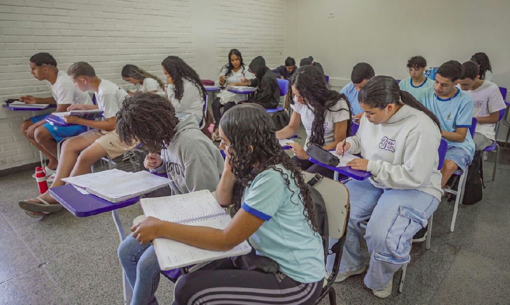 Estudantes cobram ensino de qualidade e apontam prioridades na educação
