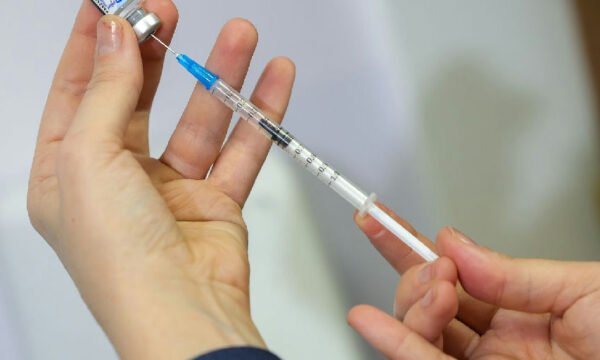 Fiocruz alerta para alta de vírus respiratórios e reforça importância da vacinação