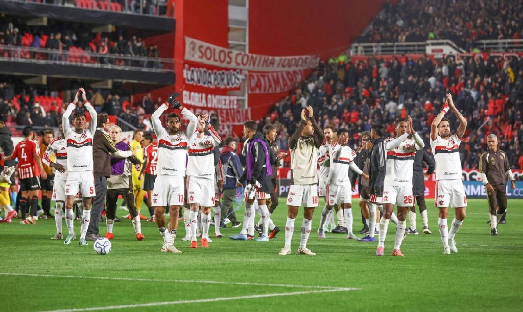 Flamengo empata sem gols com Estudiantes e decide vaga na Libertadores no Maracanã