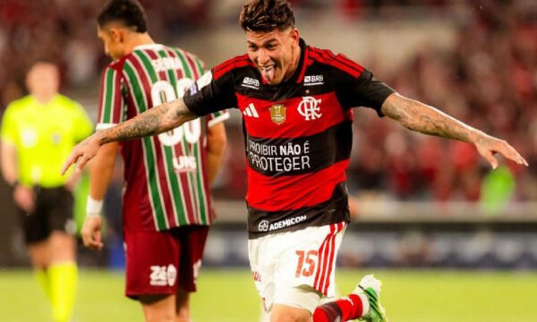 Flamengo vence clássico e segura ponta do Brasileirão com Palmeiras na perseguição