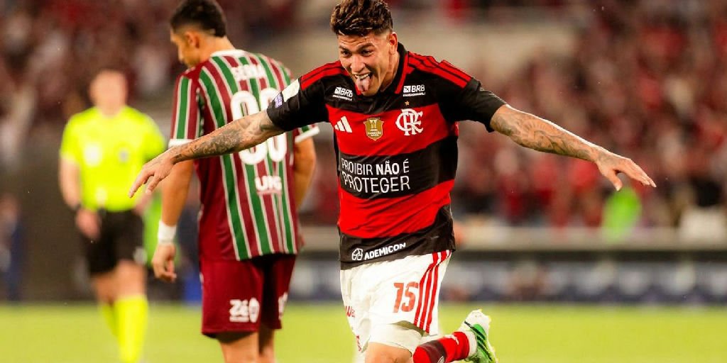 Flamengo vence clássico e segura ponta do Brasileirão com Palmeiras na perseguição