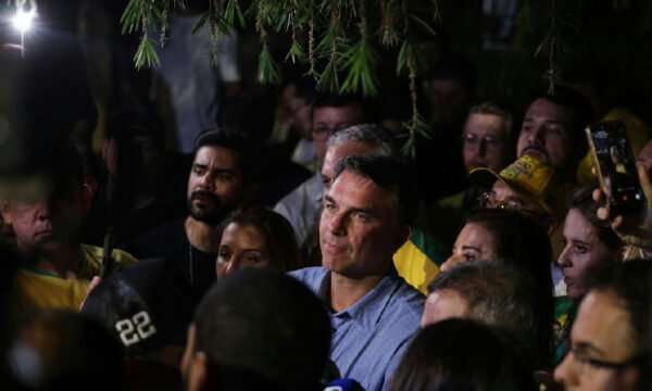 Flávio Bolsonaro condiciona liberação de sigilos a exigências direcionadas a Lula