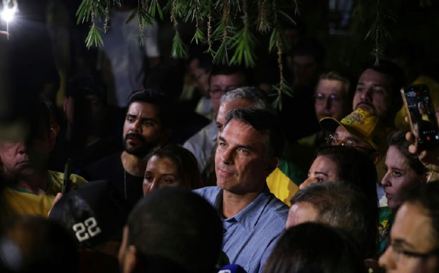 Flávio Bolsonaro condiciona liberação de sigilos a exigências direcionadas a Lula