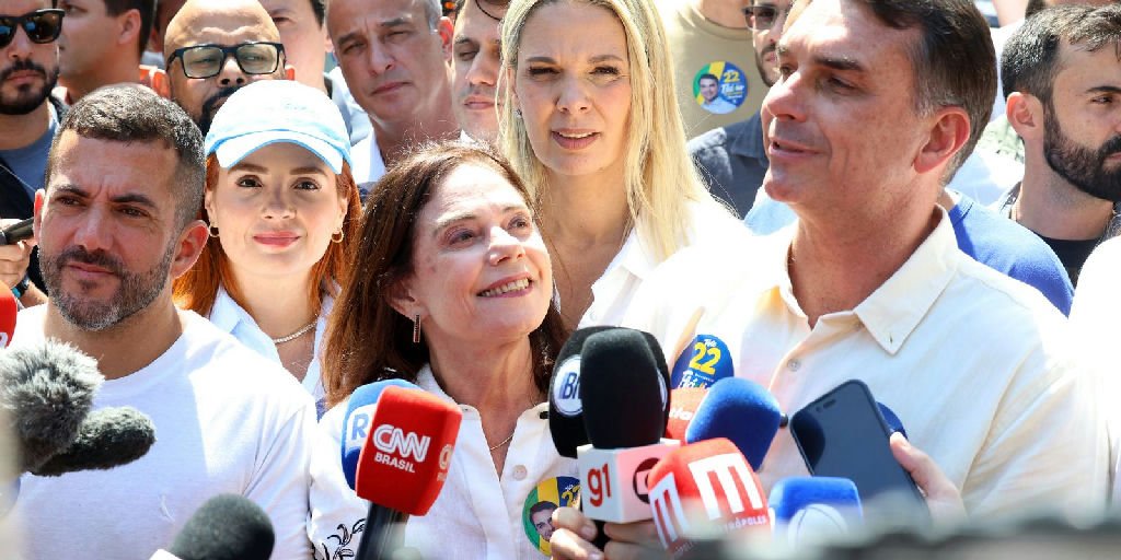 Flávio Bolsonaro promete combate rigoroso ao crime organizado em agenda no Rio
