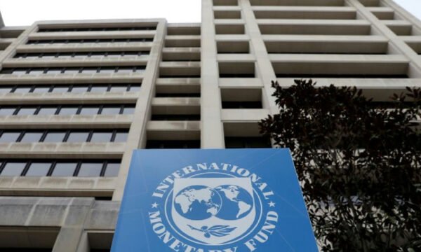 FMI corta estimativa de expansão na América Latina para 2026 e 2027 devido a choques energéticos