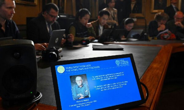 Francis Halzen conquista Nobel de Física por descoberta de neutrinos astrofísicos