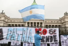 Governo de Javier Milei anuncia plano para demitir até 21 mil servidores
