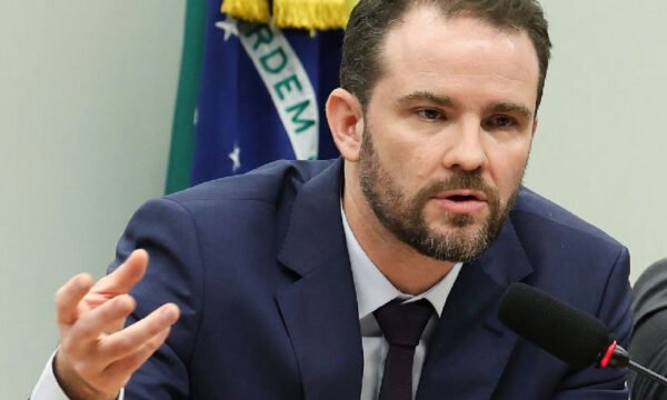 Governo federal prepara envio de medida provisória sobre Imposto Seletivo após eleições