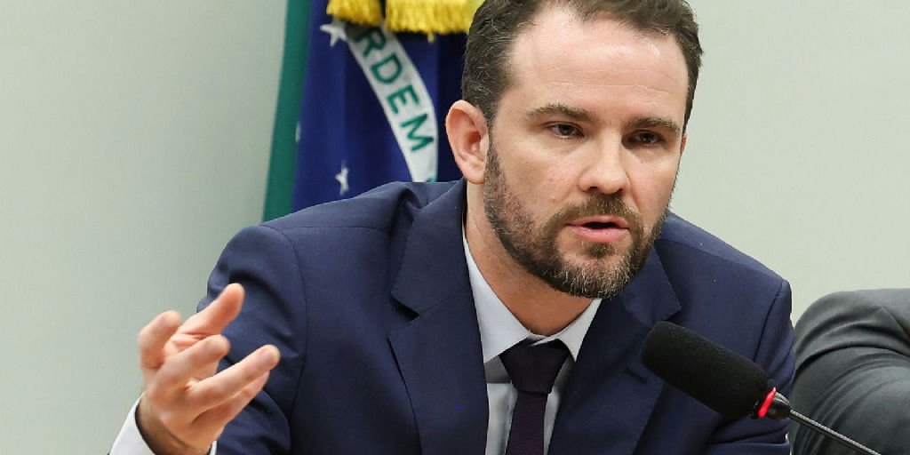 Governo federal prepara envio de medida provisória sobre Imposto Seletivo após eleições