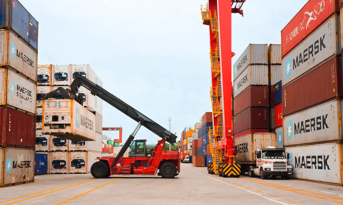 Governo libera crédito de R$ 6,49 bilhões para o setor de exportação