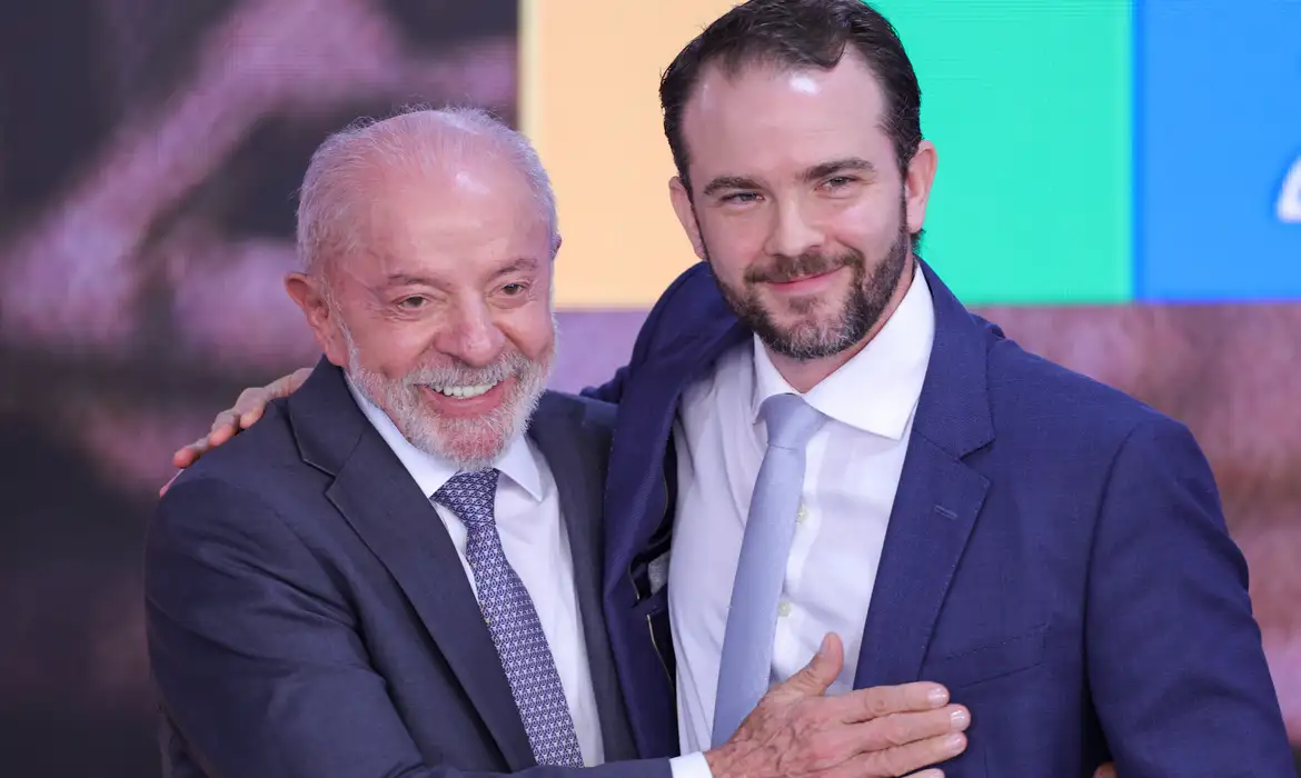 Governo perdoa R$ 12,6 bi em dívidas de MEI's e lança pacote com novo teto e auxílio de R$ 5 mil