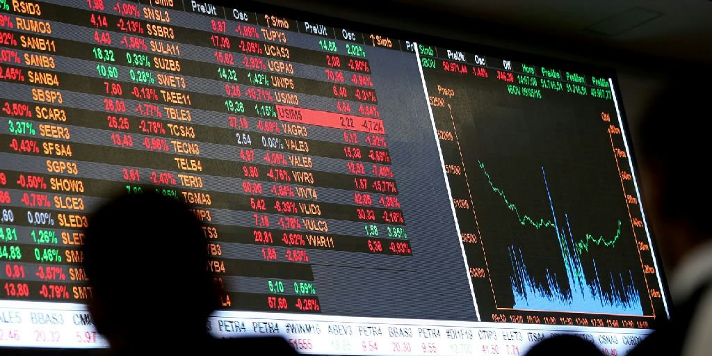 Ibovespa dispara 7,85% e dólar recua para R$ 5 após primeiro turno das eleições