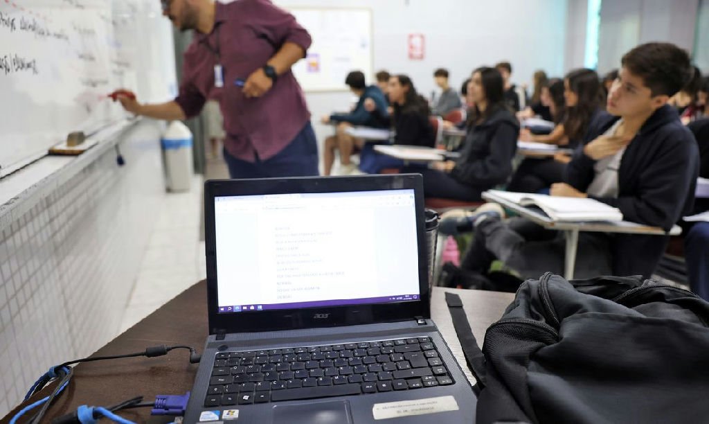 Inteligência artificial transforma sonhos de alunos em realidade visual na sala de aula