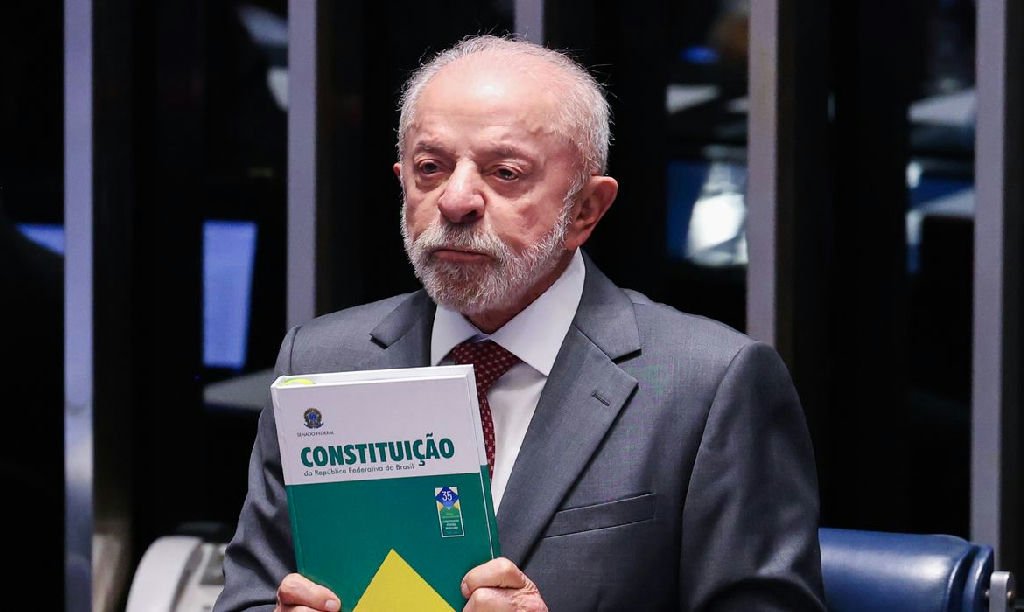 Lula comemora fim da escala seis por um em agenda de campanha em minas gerais