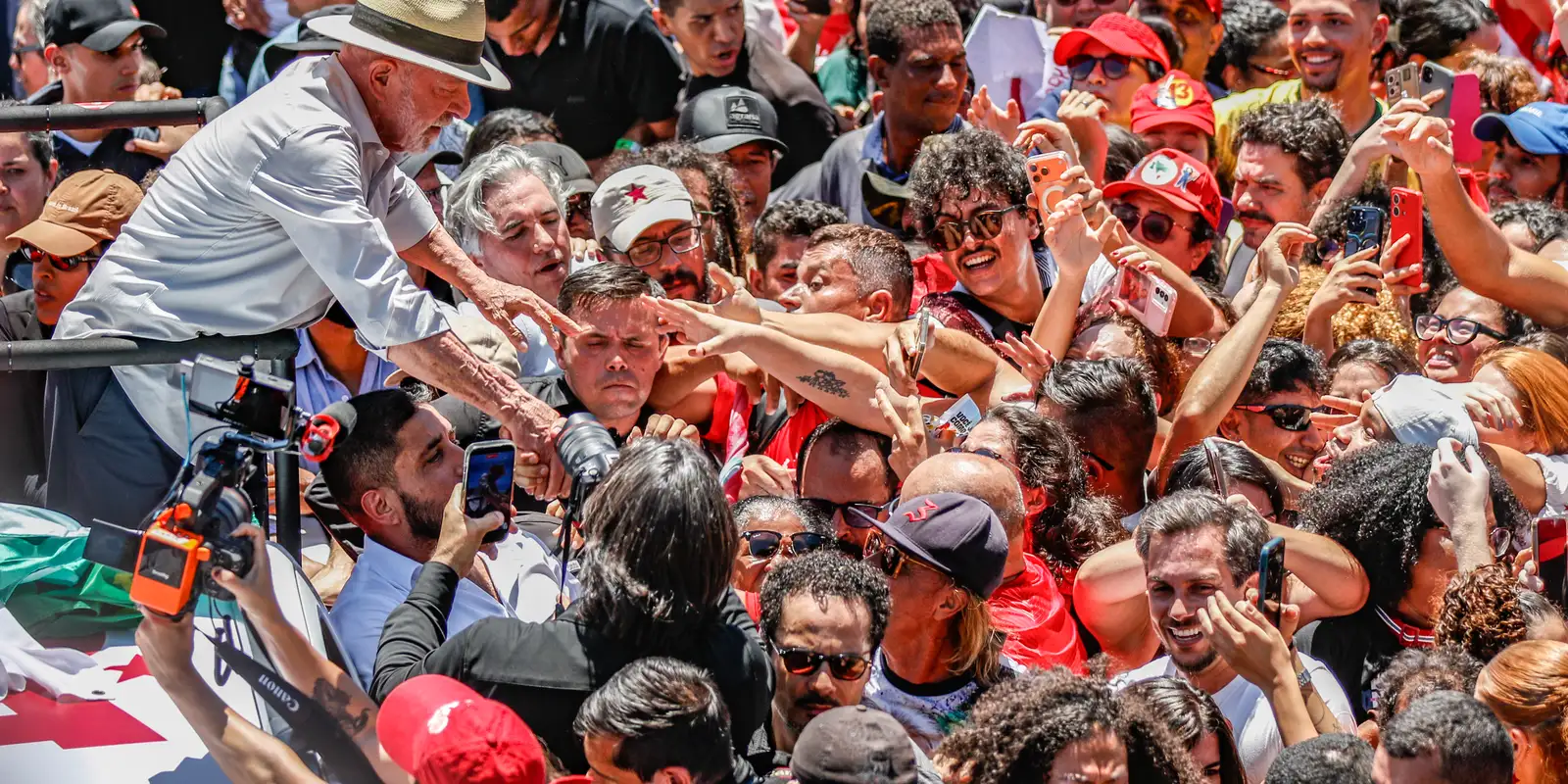 Lula critica influência financeira e defende fim da escala 6x1 em ato no Distrito Federal