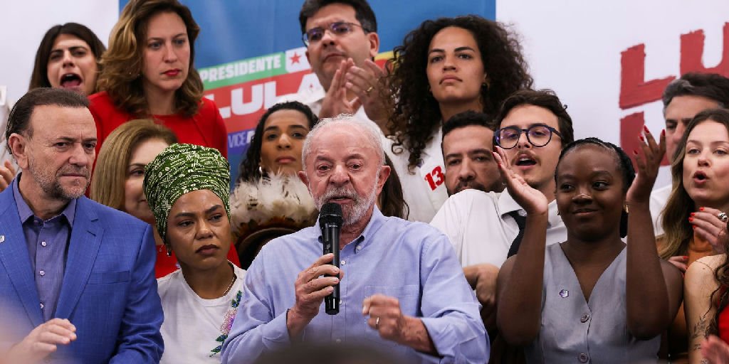 Lula desafia Flávio Bolsonaro a apoiar o fim da escala 6x1 em debate eleitoral